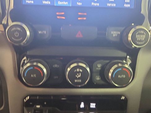 Used 2022 RAM 1500 Big Horn AWD/4WD image 4