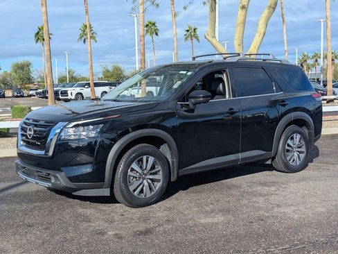 Certified 2024 Nissan Pathfinder SL image 2