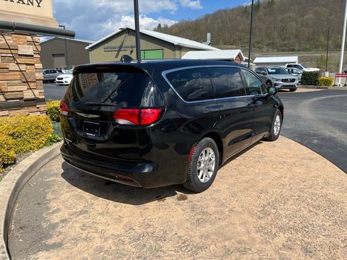 Used 2024 Chrysler Voyager LX image 5