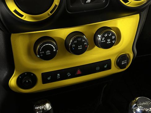 Used 2012 Jeep Wrangler Unlimited Sahara w/ Connectivity Group image 22