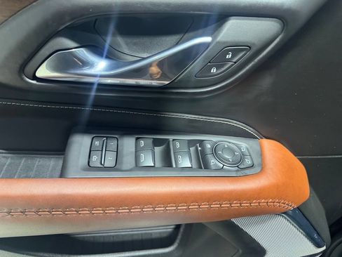 Used 2023 GMC Yukon Denali Ultimate AWD/4WD image 11