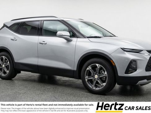 Used 2025 Chevrolet Blazer LT image 1