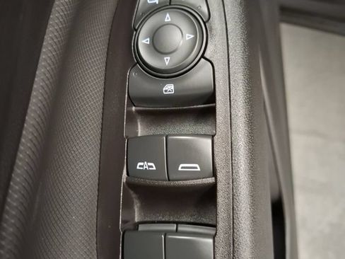 Used 2022 Chevrolet Equinox RS w/ Infotainment Package FWD image 15