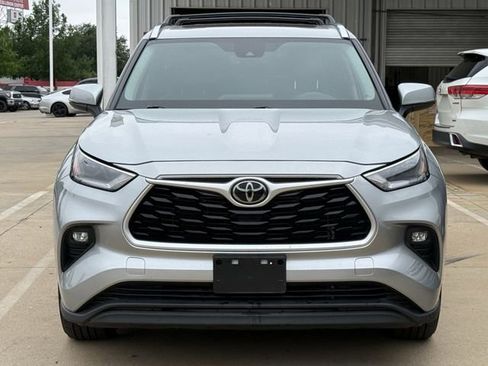 Used 2021 Toyota Highlander XLE AWD/4WD image 7