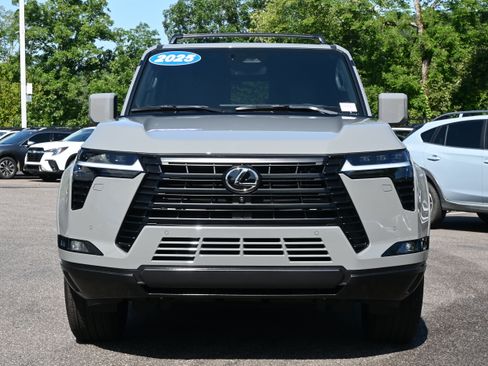 Used 2025 Lexus GX 550 w/ Accessory Package (Z1) AWD/4WD image 3