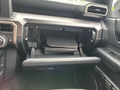 Used 2025 Toyota 4Runner SR5 AWD/4WD image 36