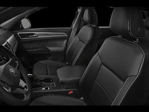 Used 2020 Volkswagen Atlas Cross Sport SE w/ Towing Package image 6