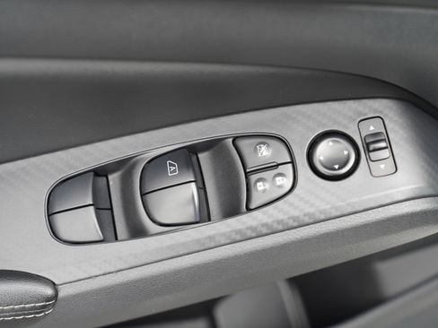 Used 2025 Nissan Altima 2.5 SV FWD image 16