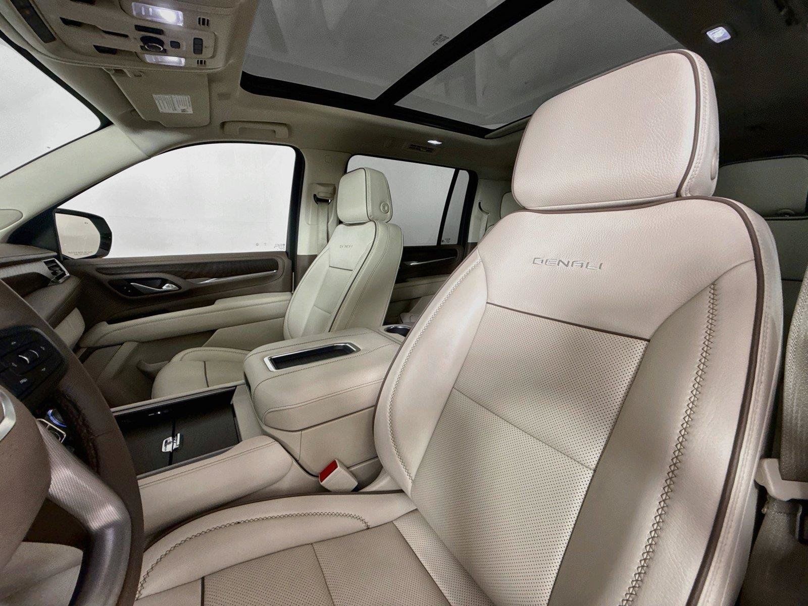 Used 2024 GMC Yukon XL Denali AWD/4WD image 3