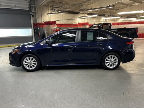 Used 2022 Toyota Corolla LE w/ LE Convenience Package FWD image 7