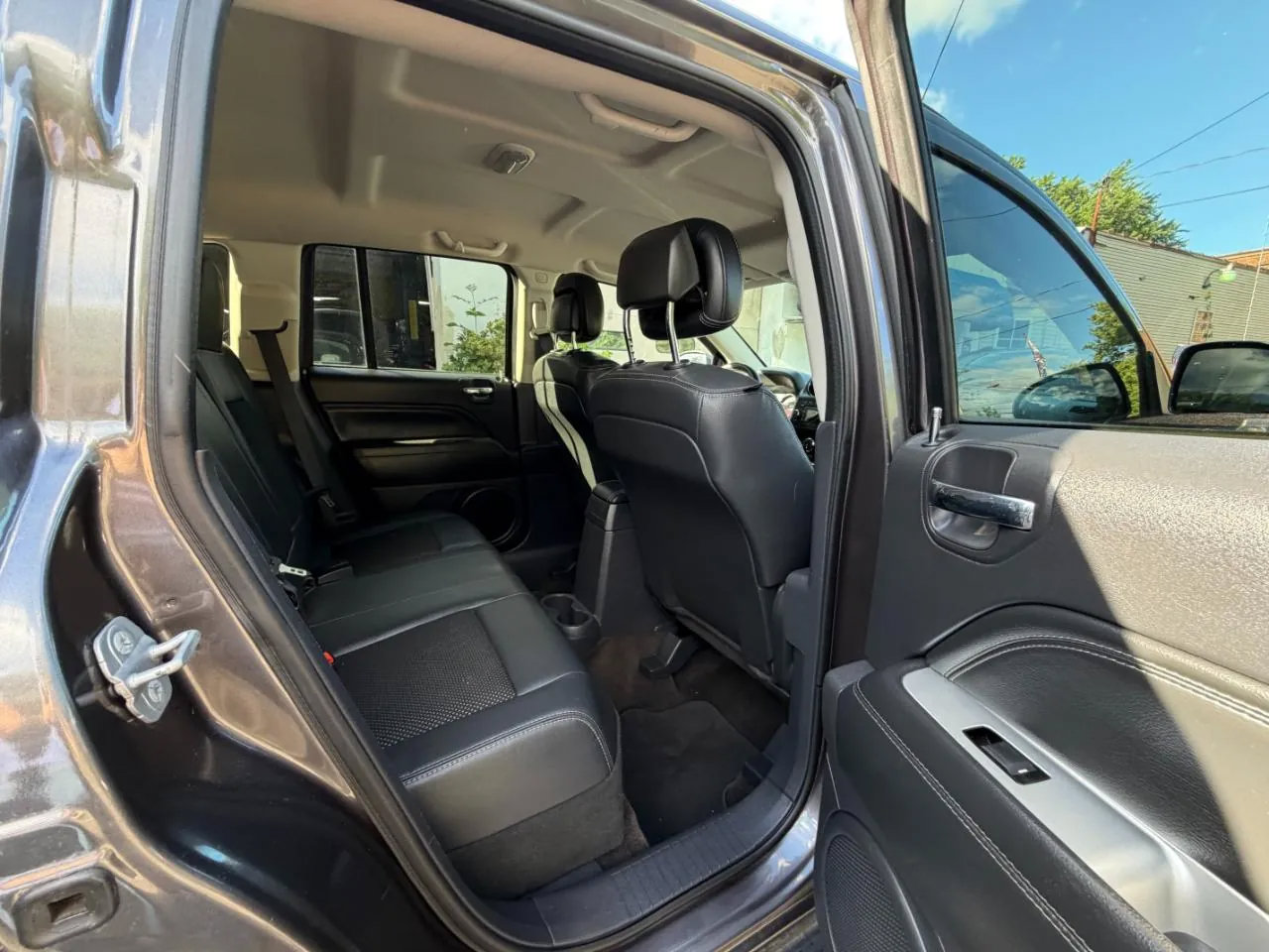 Used 2014 Jeep Compass Latitude AWD/4WD image 30