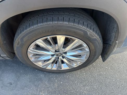 Used 2024 Toyota Grand Highlander AWD image 10