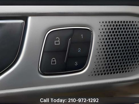 Used 2023 Ford Explorer King Ranch w/ Technology Package RWD image 18