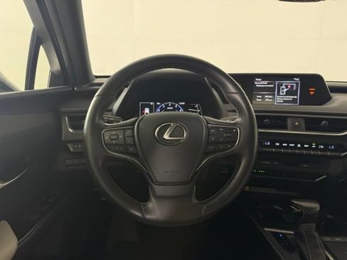 Used 2022 Lexus UX 200 w/ Premium Package FWD image 36