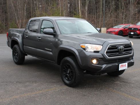 Used 2019 Toyota Tacoma SR5 AWD/4WD image 3