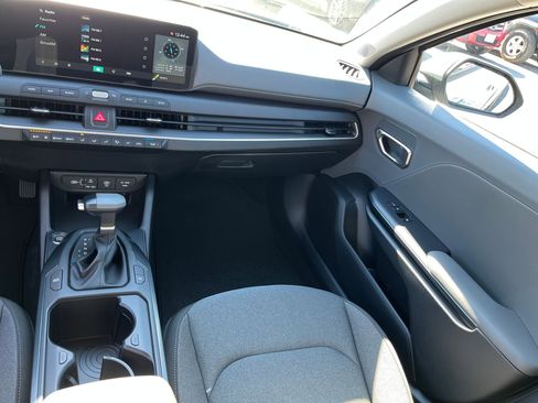 New 2025 Kia K4 LXS image 10