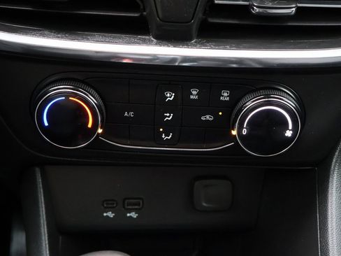 Used 2025 Buick Encore GX Preferred image 24