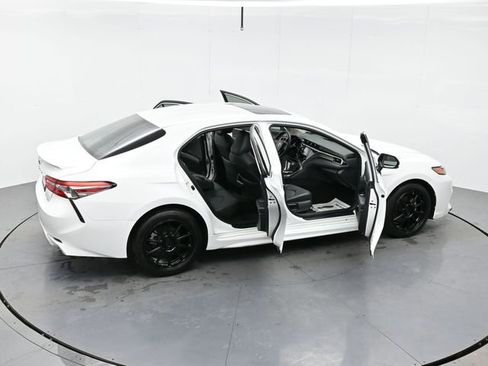 Used 2018 Toyota Camry SE w/ Moonroof Package image 45