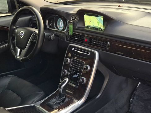 Used 2016 Volvo XC70 T5 Premier w/ Proximity Package AWD/4WD image 23
