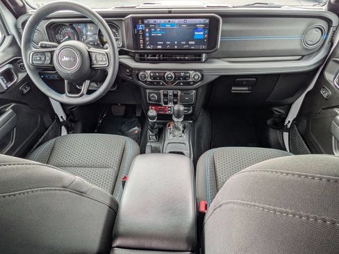 Used 2025 Jeep Wrangler Unlimited Rubicon 4xe w/ Convenience Group AWD/4WD image 21