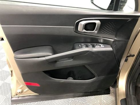 Used 2021 Kia Sorento S w/ Panoramic Sunroof Package AWD/4WD image 13