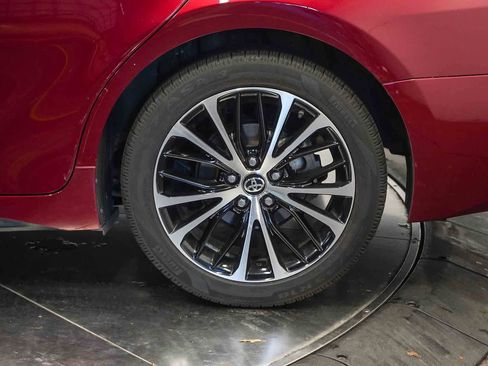 Used 2018 Toyota Camry SE image 10