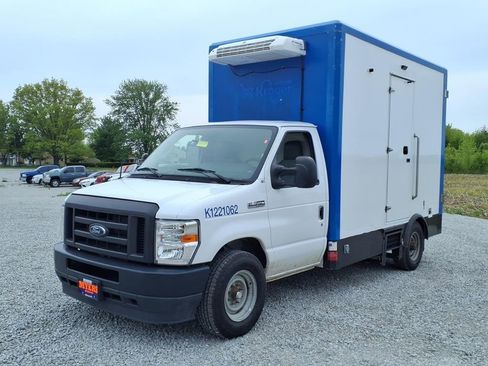 Used 2023 Ford E-350 and Econoline 350 Super Duty w/ Power Windows & Locks Group RWD image 10