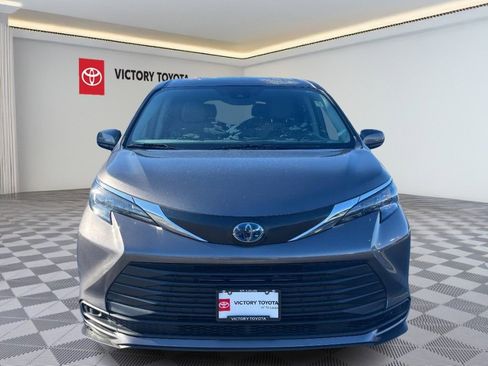 Used 2024 Toyota Sienna LE image 14