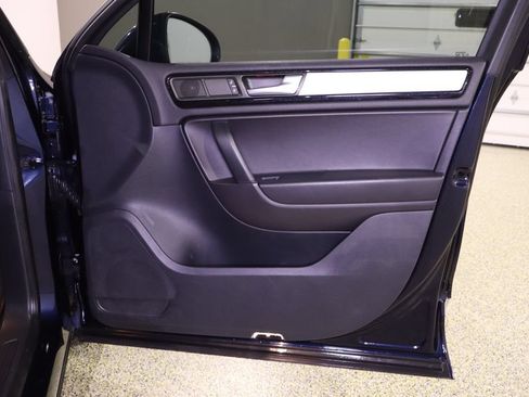 Used 2013 Volkswagen Touareg VR6 AWD/4WD image 39