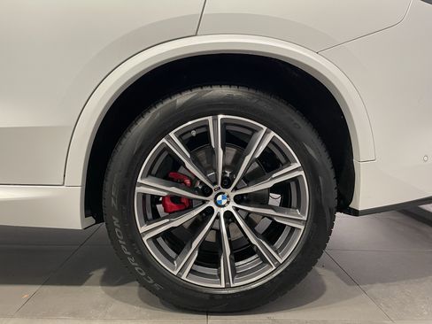 Used 2026 BMW X5 xDrive40i w/ M Sport Package AWD/4WD image 8