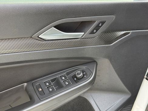 Used 2022 Volkswagen Golf R image 22