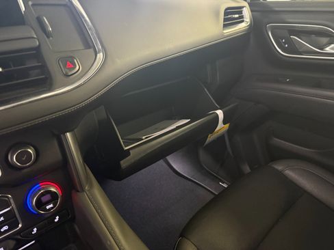 Used 2022 Chevrolet Suburban LT w/ Luxury Package image 9