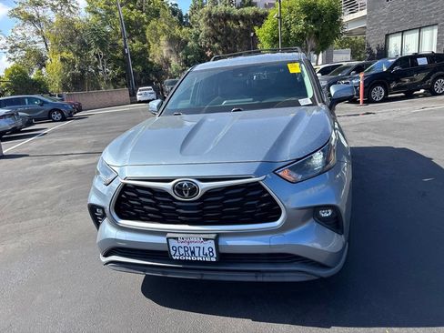 Used 2022 Toyota Highlander LE FWD image 9