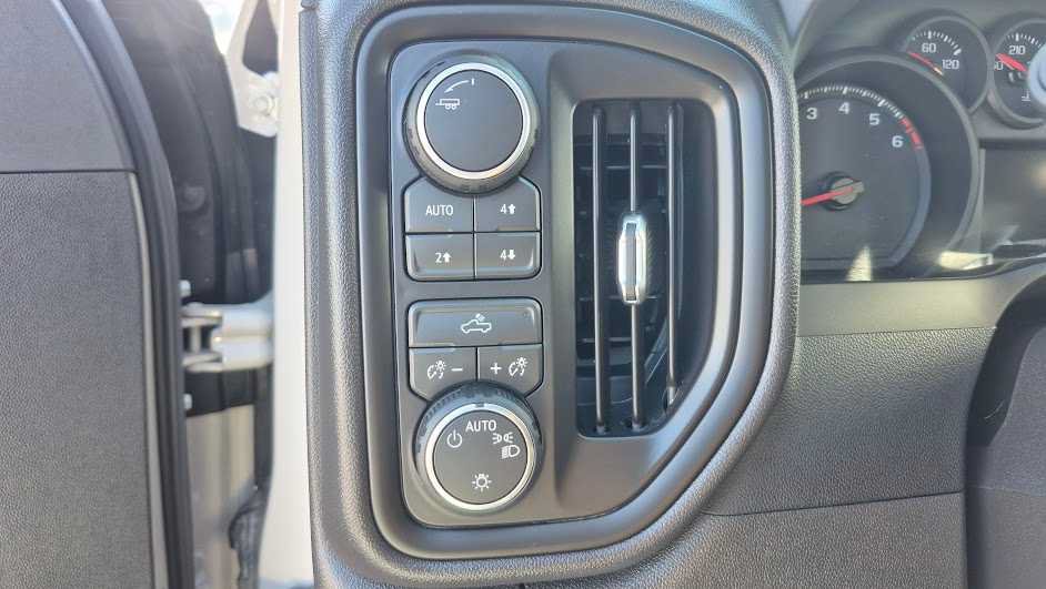 Used 2026 Chevrolet Silverado 1500 Custom Trail Boss AWD/4WD image 15