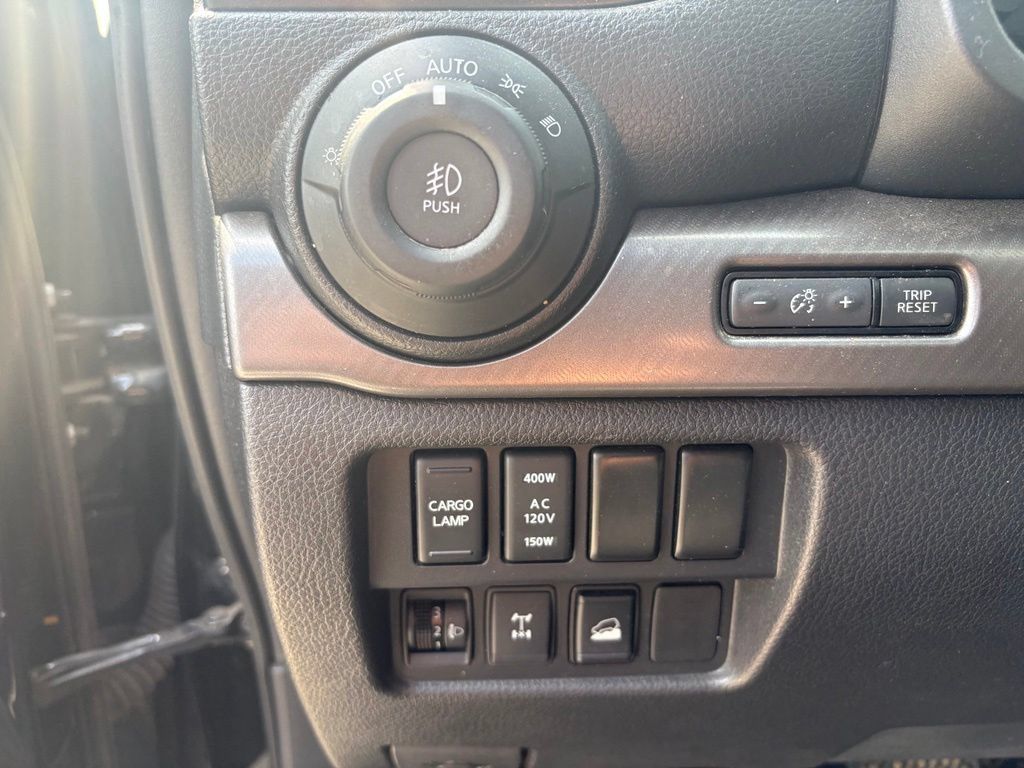 Used 2020 Nissan Titan PRO-4X w/ Pro-4x Convenience Package AWD/4WD image 19