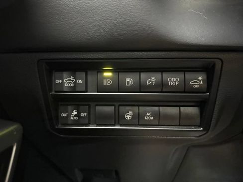 Used 2023 Toyota Tundra Platinum AWD/4WD image 9