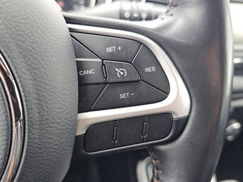 Used 2018 Jeep Compass Latitude image 9