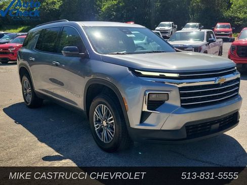 Used 2026 Chevrolet Traverse LT AWD/4WD image 7