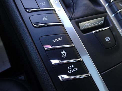 Used 2021 Porsche Macan AWD/4WD image 18