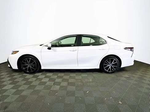 Certified 2023 Toyota Camry SE w/ Convenience Package image 5