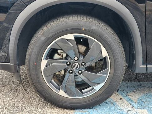 Used 2024 Nissan Rogue SV image 8