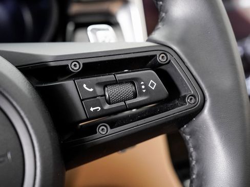 Used 2025 Porsche Macan image 15