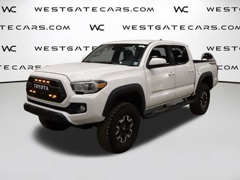 Used 2020 Toyota Tacoma TRD Sport image 1