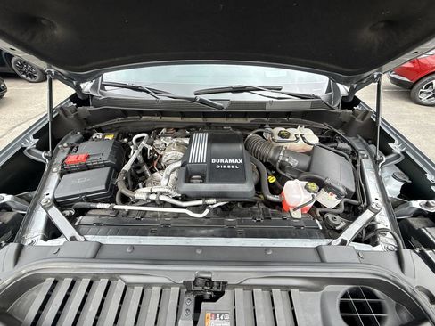 Used 2025 Chevrolet Silverado 1500 High Country AWD/4WD image 30