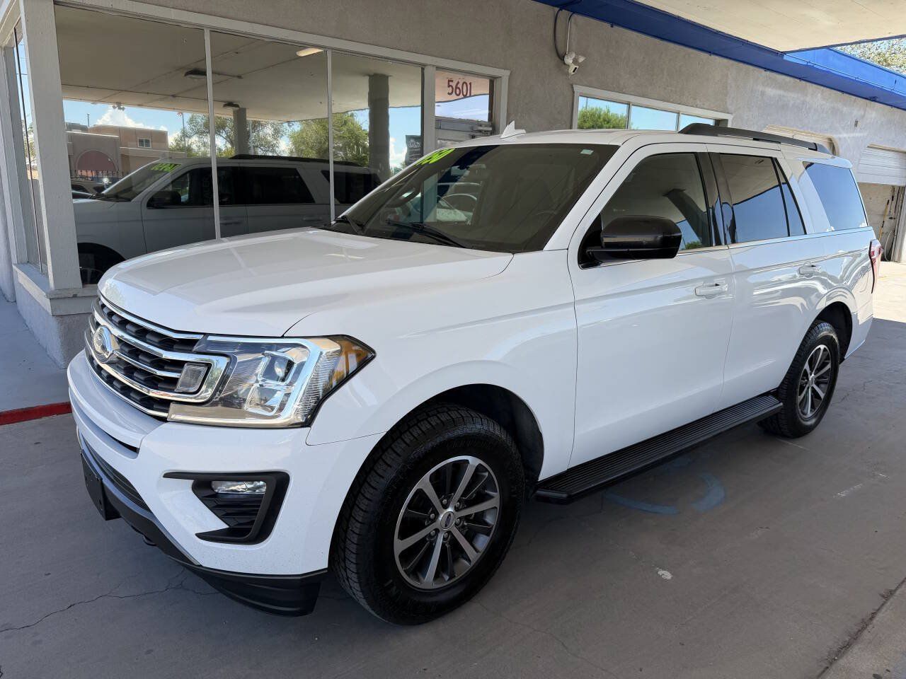 Used 2021 Ford Expedition XL AWD/4WD image 3