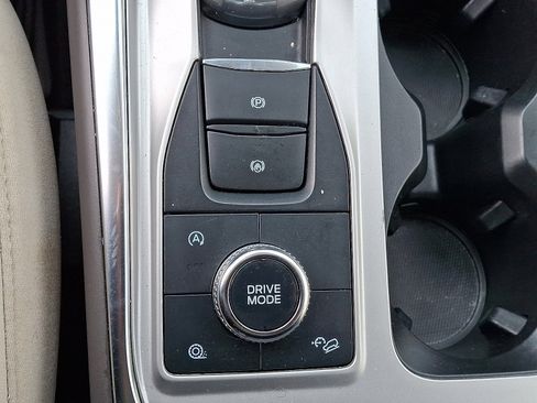 Certified 2022 Ford Explorer Platinum w/ Equipment Group 601A image 27