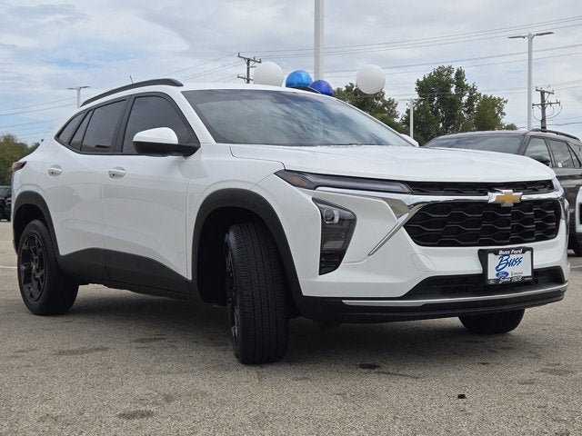 Used 2025 Chevrolet Trax LT w/ Driver Confidence Package FWD image 3