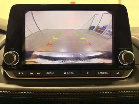 Used 2024 Nissan Rogue SV FWD image 21