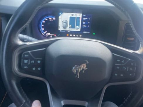 Used 2022 Ford Bronco Badlands w/ Sasquatch Package AWD/4WD image 9
