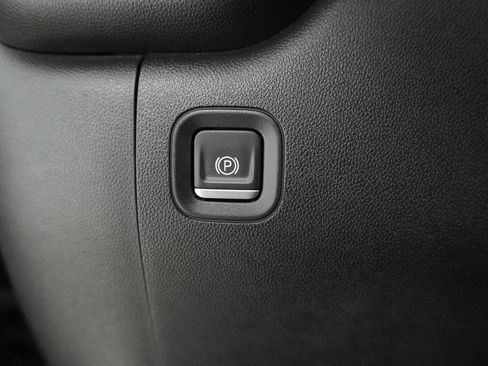 Used 2021 Chevrolet Silverado 1500 Custom RWD image 17